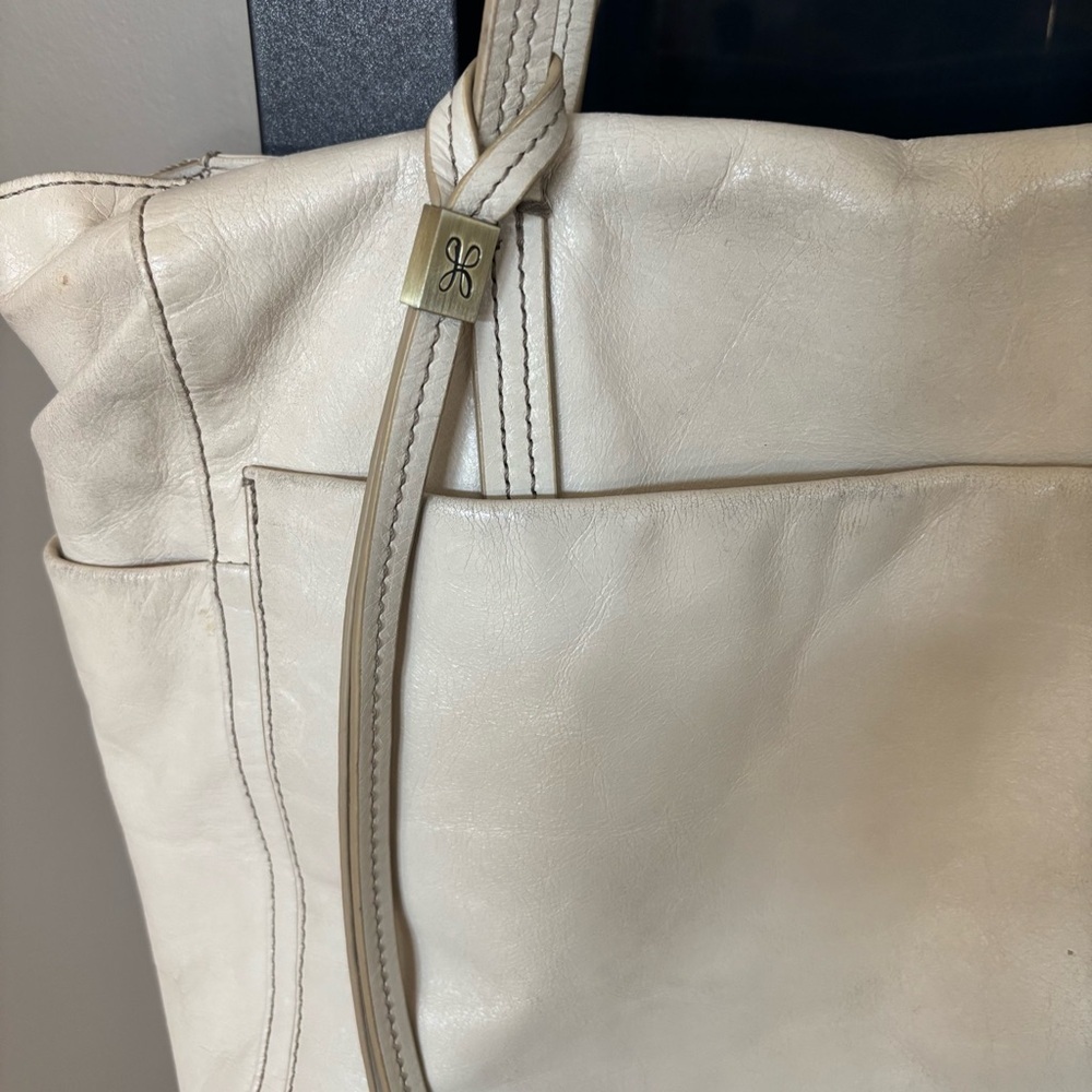 Hobo Cream Leather Tote - Picture 2 of 11